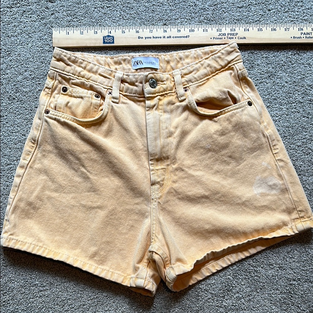 Zara Tan Jean Shorts Relaxed Cut-Off Style peach/yellow color size 6